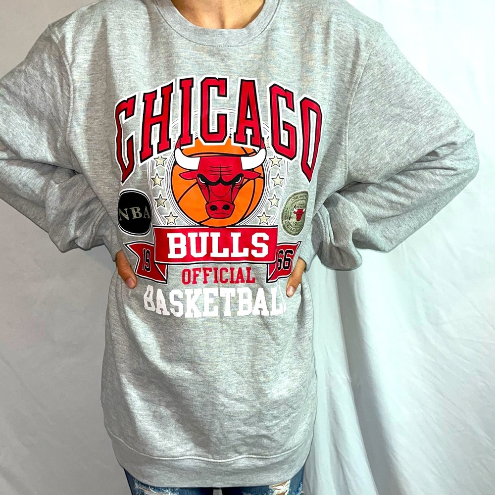 Bulls crew sweatshirt xl NWT